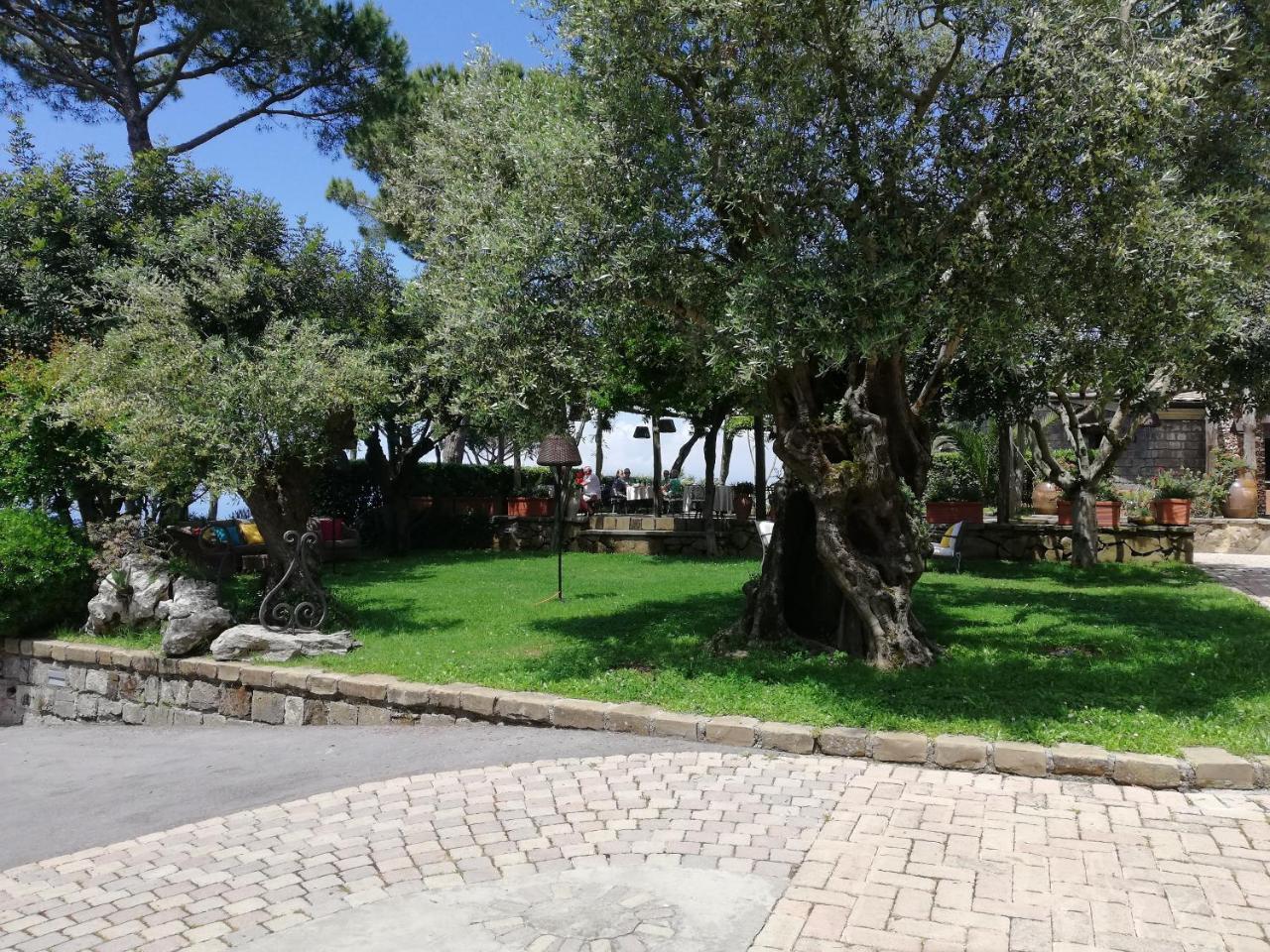 Oasi Olimpia Relais Hotel SantʼAgata sui Due Golfi Exterior foto
